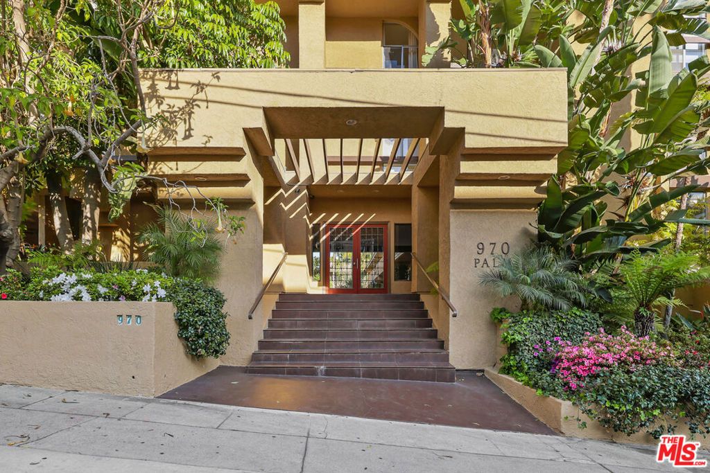 Photo of 970 Palm Avenue #215, West Hollywood, CA 90069 (MLS # 25615793)