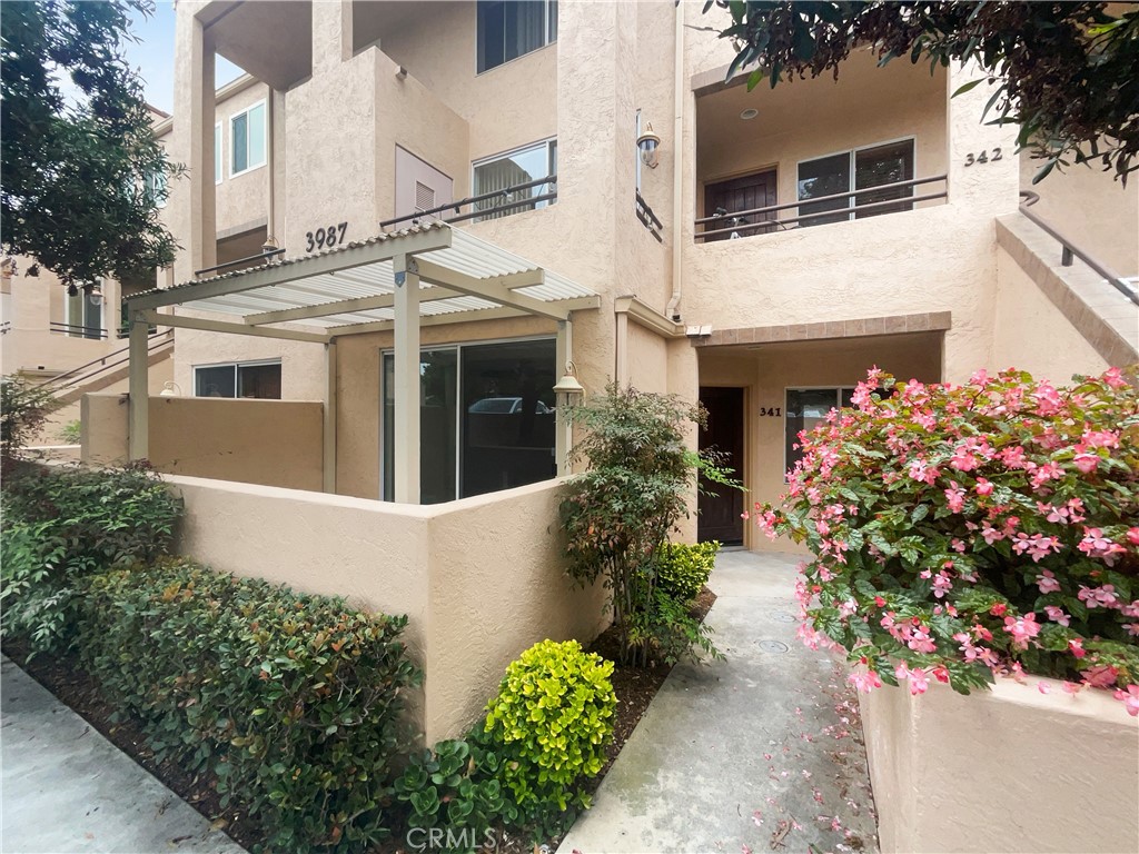 Urban comfort meets coastal convenience in this stylish 1-bedroom condo at The Venetian in University City, perfect for someone seeking a vibrant yet low-maintenance lifestyle. With an open living space filled with natural light, a private bedroom retreat, and an updated kitchen. this home blends comfort with function. Just outside your door, enjoy resort-style amenities including a sparkling pool, spa, and nearby walking and bike trails, while being only minutes from Westfield UTC’s upscale shopping and dining, La Jolla’s world-class beaches, Torrey Pines hiking, and downtown San Diego’s nightlife. Offering low HOA dues, secure entry, and a prime location near top-rated schools and major employers. This condo makes it easy to lock and leave while enjoying everything San Diego has to offer, from morning coffee on your private patio to sunset strolls along the coast and spontaneous nights out in the city.