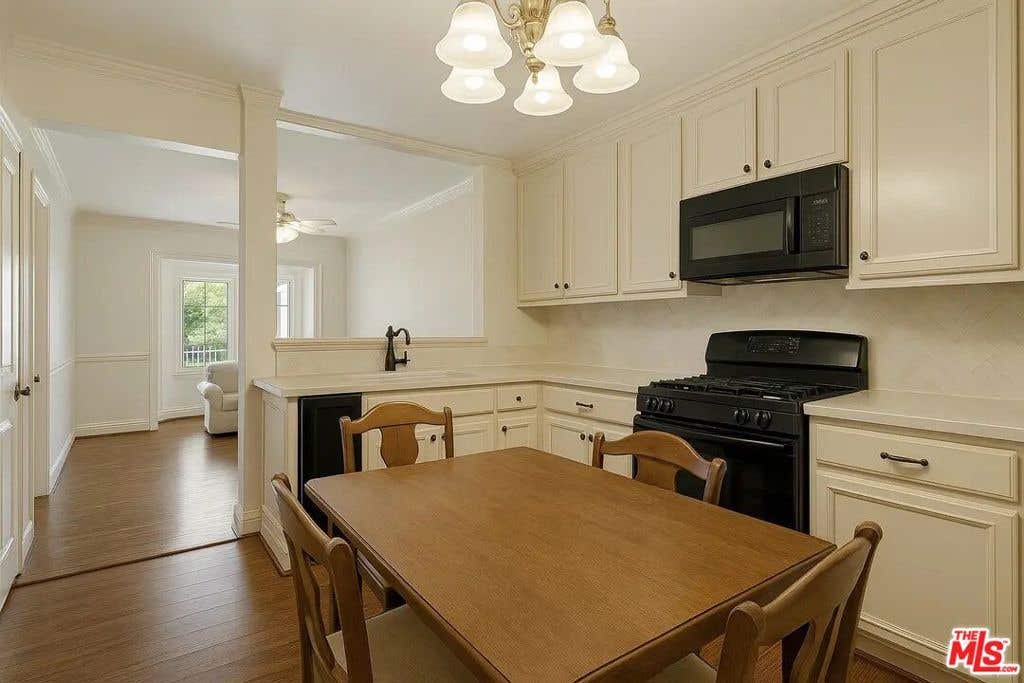 Photo of 21620 Burbank Boulevard #9, Woodland Hills, CA 91367 (MLS # 26872047)