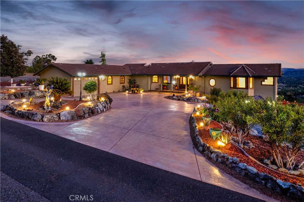 425 Lake Vista