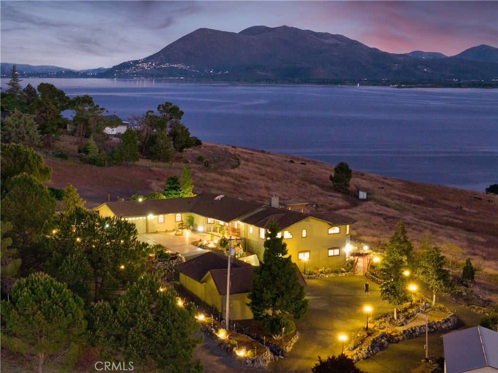 425 Lake Vista