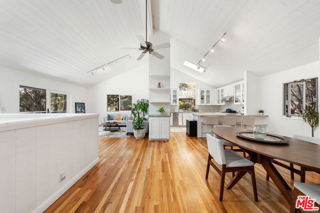Photo of 22760 Chamera Lane, Topanga, CA 90290 (MLS # 25601185)
