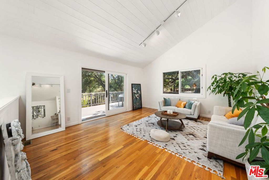 Photo of 22760 Chamera Lane, Topanga, CA 90290 (MLS # 25601185)