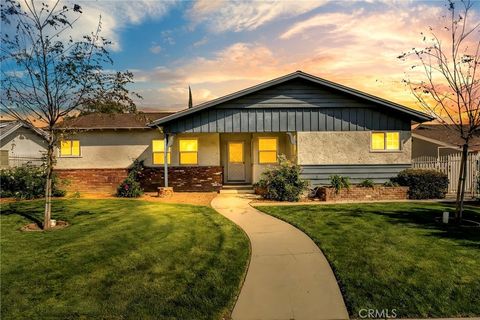 Photo of 10352 Hayvenhurst Avenue, Granada Hills, CA 91344 (MLS # SR26026692)