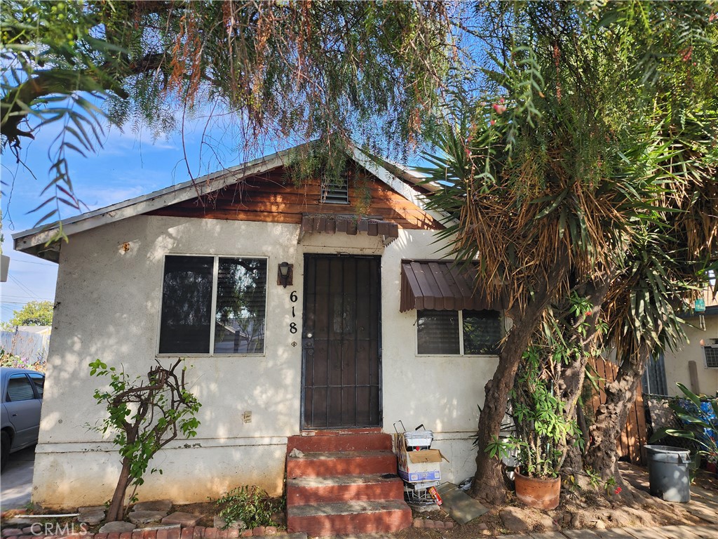 Excellent investment opportunity with great upside potential. Priced to sell. Spacious 6,717sqft lot with parking available. Duplex with 2 beds, 1 bathroom and a 1/4 bath in the Front unit. Back unit has 2 beds and 1 bath. Both units are free standing and detached.
Walking distracting to schools, parks, community centers, shopping and dinning. 5 minutes drive to a plethora of conveniences such as Movie Theater, Shopping Center, Target, Ross, Markets, Libraries, restaurants, 60 fwy, 710 fwy and more.
Centrally located and minutes away from Downtown LA, USC Keck, Cal State LA, East LA college, Montebello Shopping Mall and also near 5,10, and 101 freeways.
Surrounded by amenities including Monterey Park golf club, Montebello country club, Union station, crypto.com arena, dodger stadium, USC and the list good on...