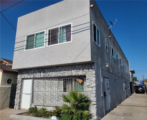 Photo of 12940 Prairie Ave Ave, Hawthorne, CA 90250 (MLS # SB25176869)