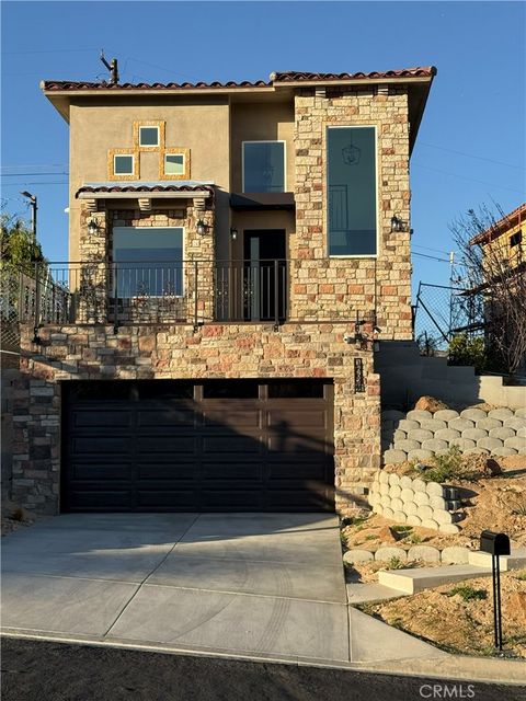 Photo of 16620 Forrest Avenue, Victorville, CA 92395 (MLS # DW26049761)