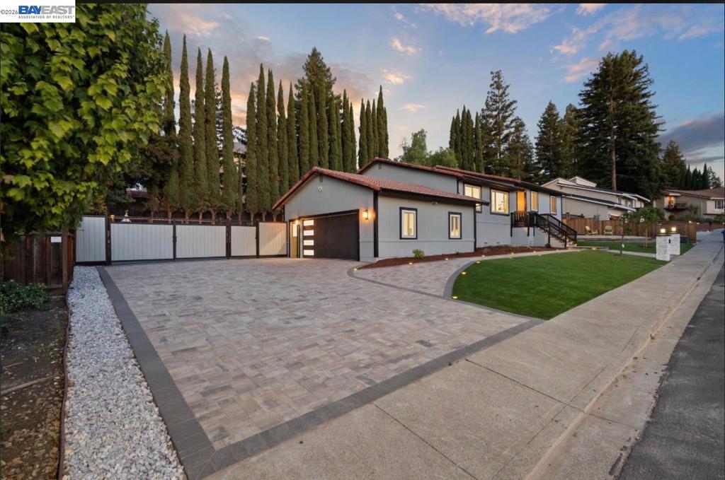 1084 Jamie Dr