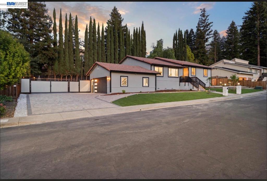 1084 Jamie Dr