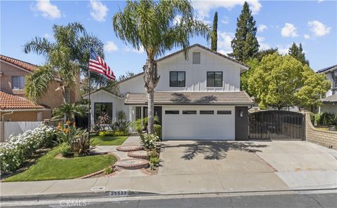 Photo of 25523 Norfork Place, Saugus, CA 91350 (MLS # SR26075670)