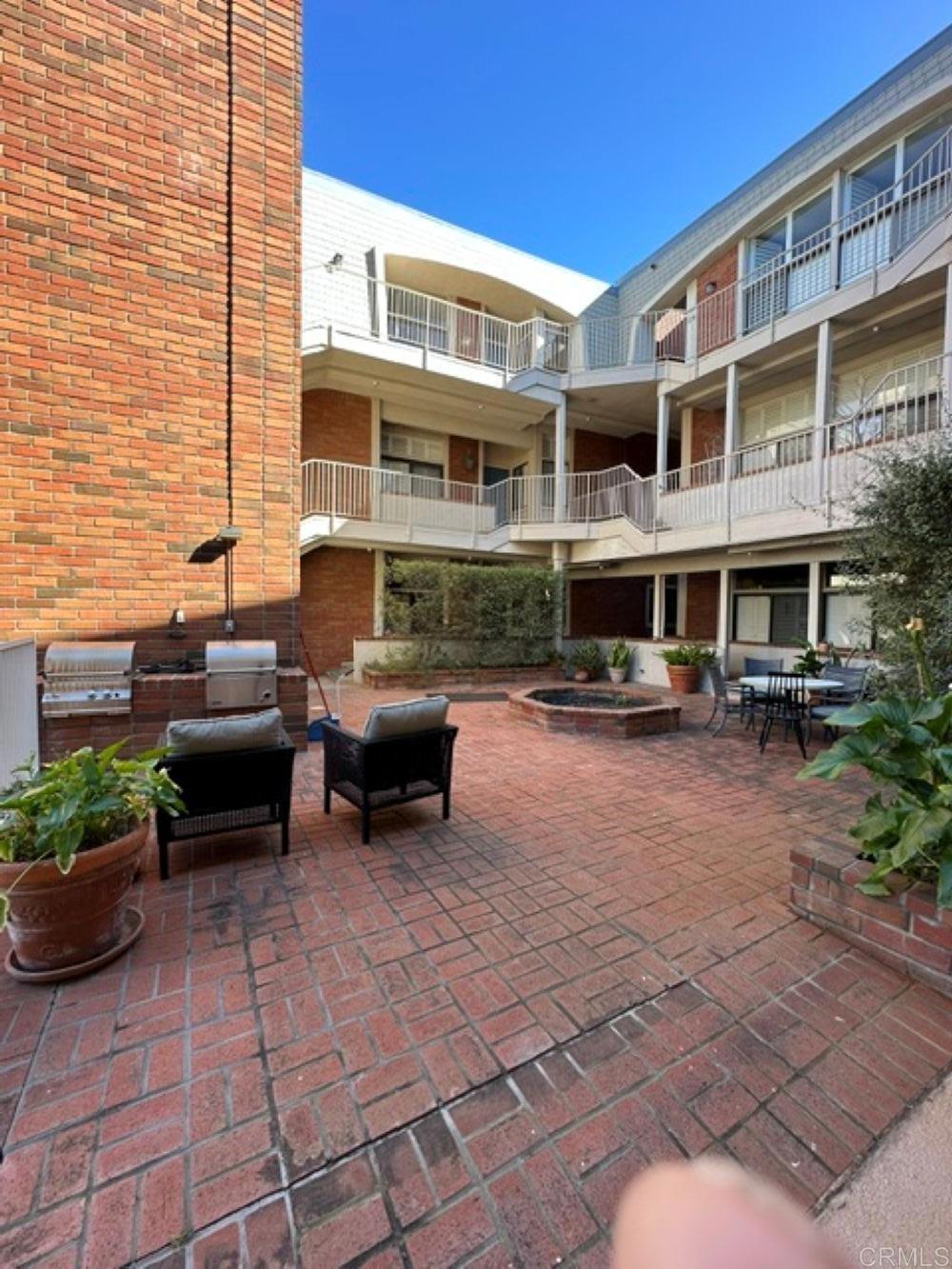 2306 Palos Verdes Drive W 302