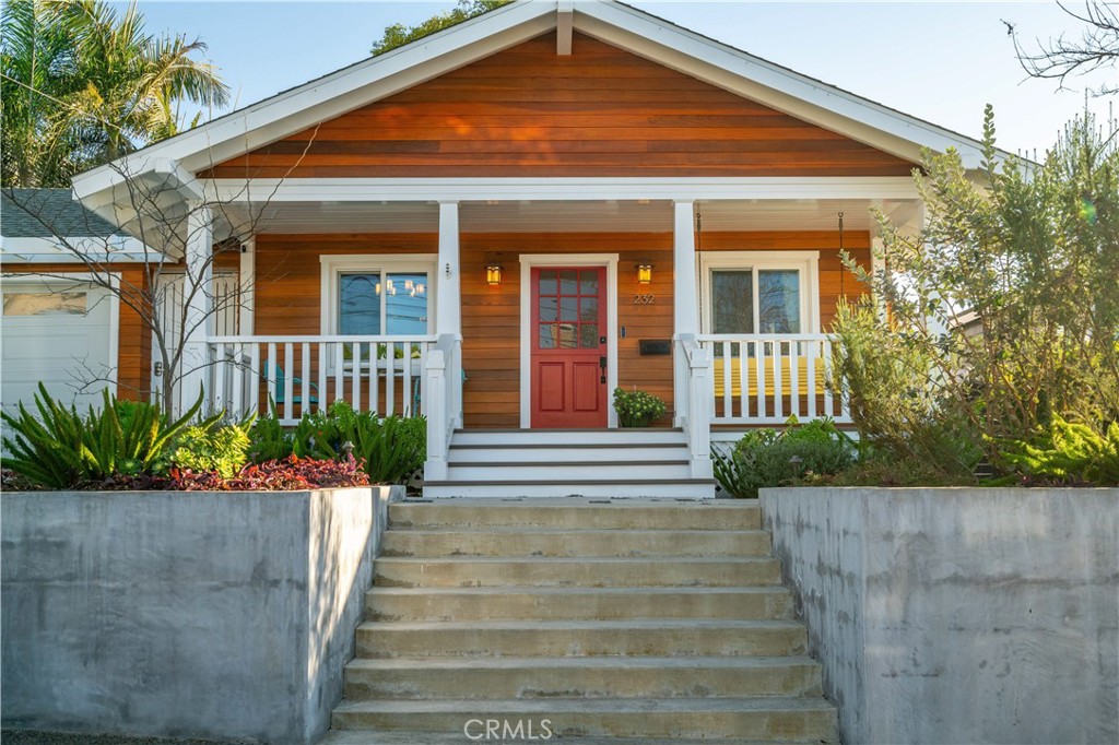 232 W Oak Avenue