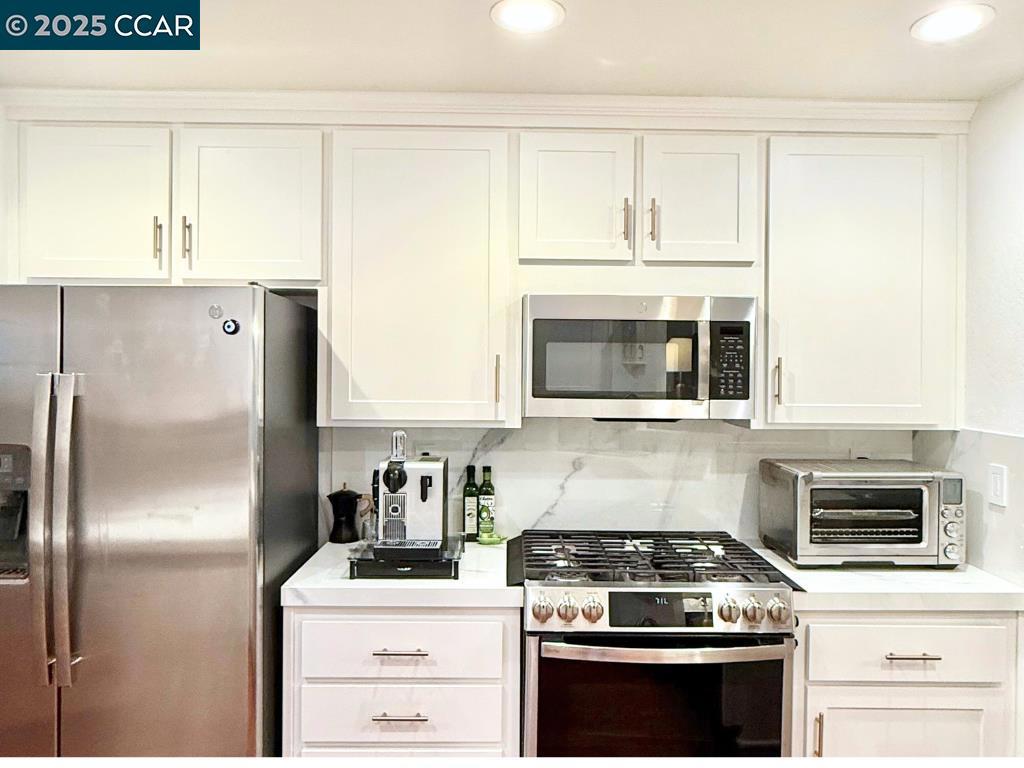 BLACKHCLUB - Residential Lease