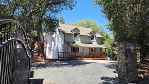 Photo of 23758 Hutchinson Road, Los Gatos, CA 95033 (MLS # ML82052797)