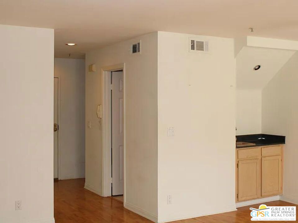 1655 Glendale- Rossmoyne - Residential Lease