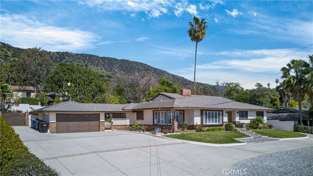1025 W Sierra Madre