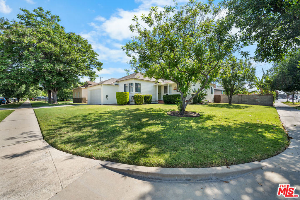 8900 Amigo Avenue