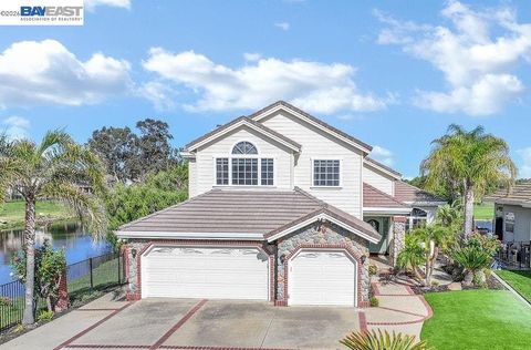Photo of 1001 Saint Andrews Dr, Discovery Bay, CA 94505 (MLS # 41129716)