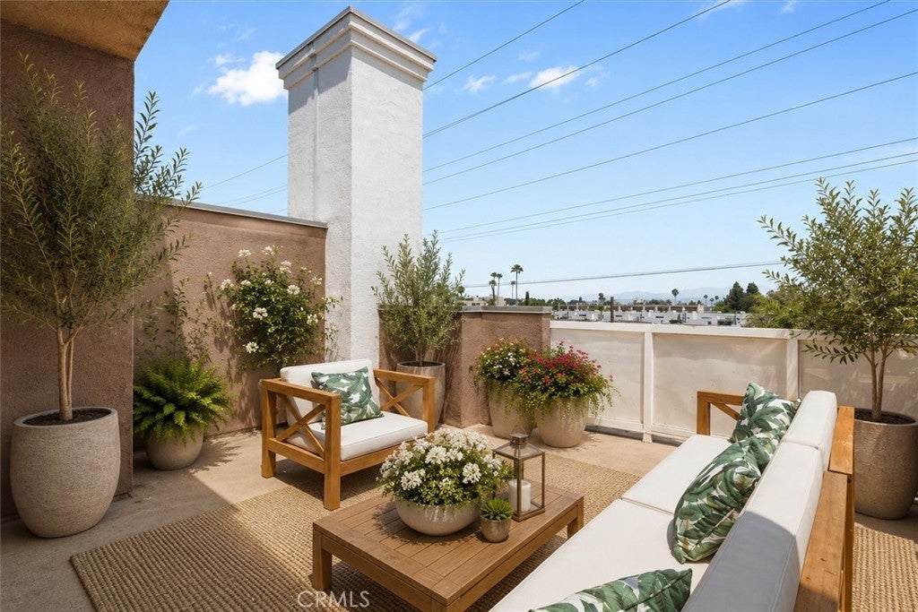 11622 Oxnard Street, North Hollywood CA 91606