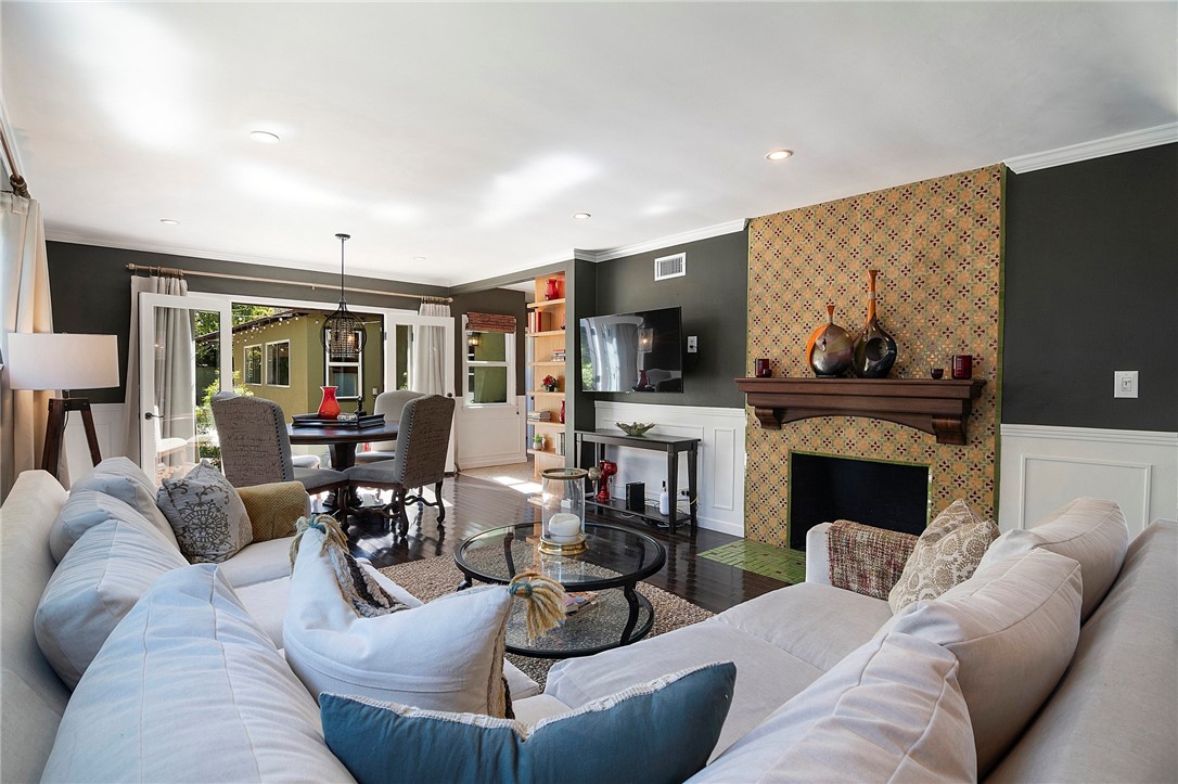 544 N California Street