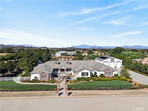 Photo of 25016 Trilogy Trail Ln, Murrieta, CA 92562 (MLS # SW26088898)