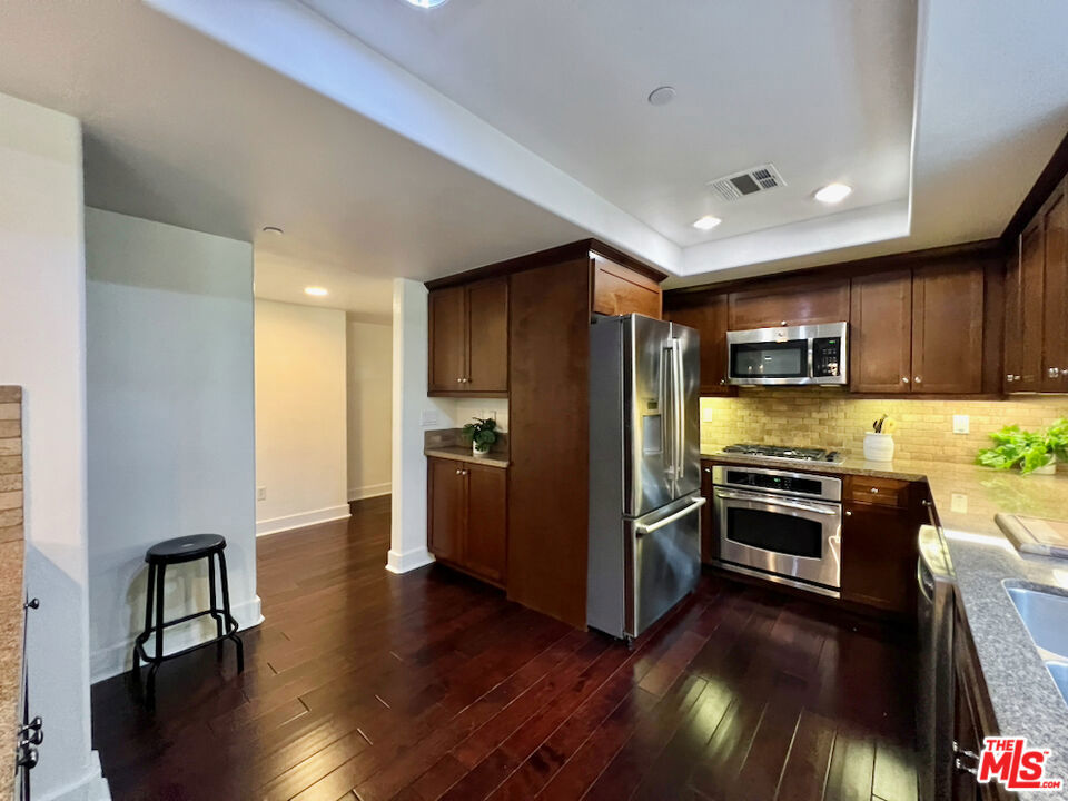 Properties 4 7249 Franklin Avenue 101