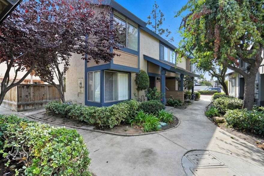 3 bedroom 2 1/2 bathroom condominium for sale in a convenient location! Easy access to 905 and 5 Fwy. Quiet area close to San Ysidro Cross-border and San Ysidro Outlets. Washer and Dryer hookups inside the unit. 2 assigned parking spaces. Storage in patio area. Spacious patio to enjoy family and friends gatherings. Come and make this property your home.