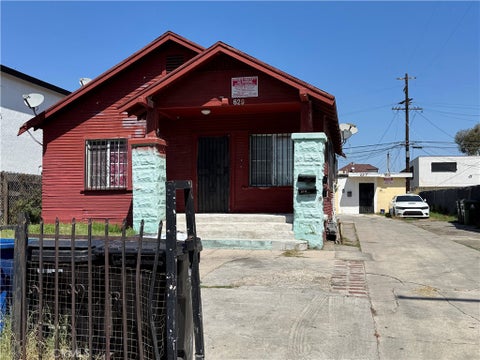 Photo of 627 W 75th ST, Los Angeles, CA 90044 (MLS # DW26208393)