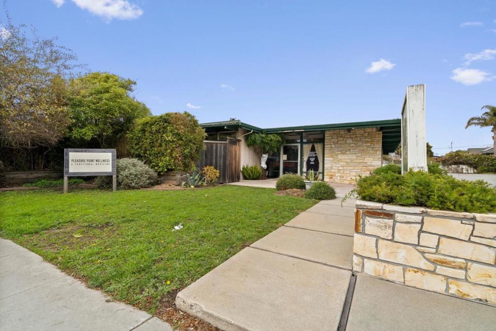 3811 Portola Drive