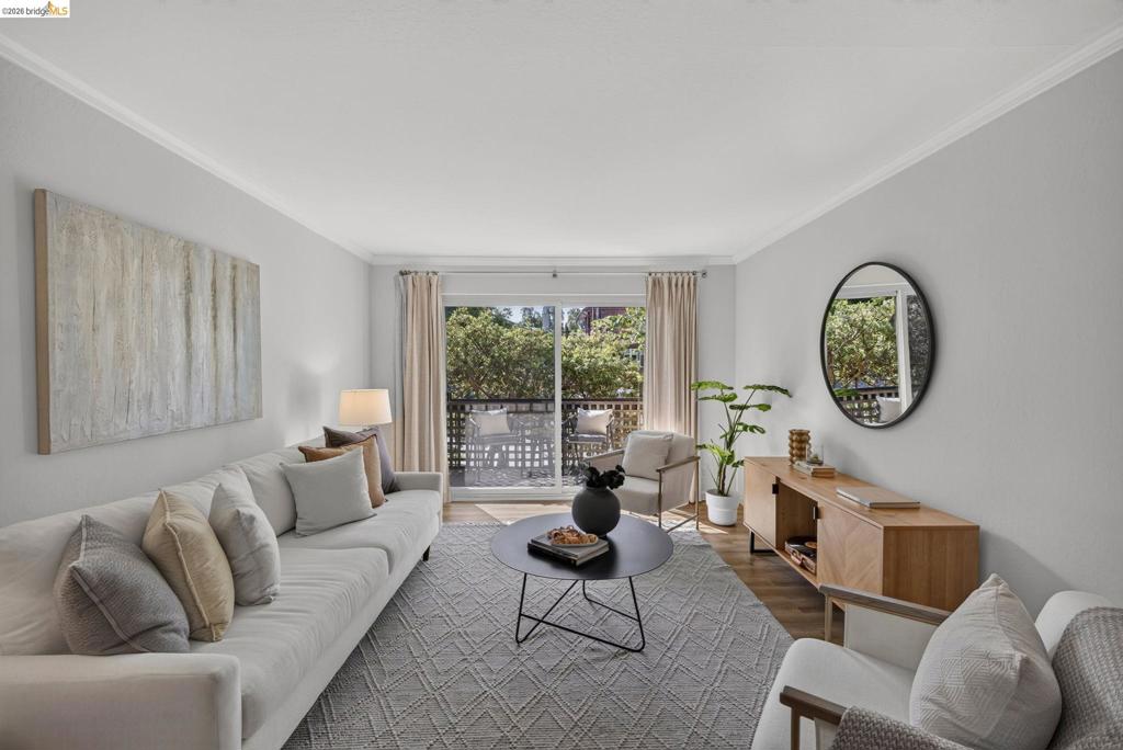 555 Jean St 319