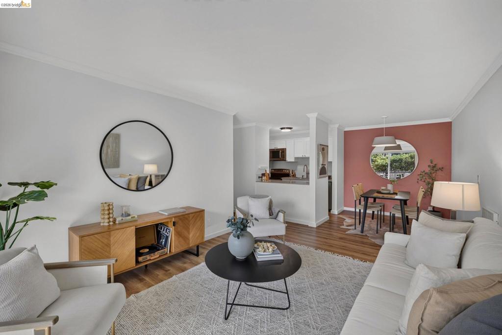 555 Jean St 319