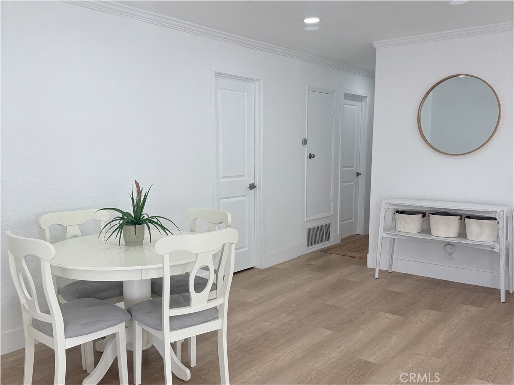 33932 Silver Lantern B