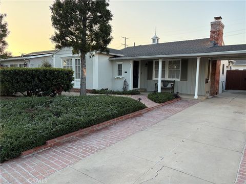 Photo of 851 Graynold Ave, Glendale, CA 91202 (MLS # PF25277283)