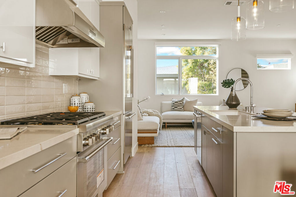 Welcome to the Mar Vista Collection, an exclusive ensemble of one-of-a-kind residences in the heart of Mar Vista. These modern single-family homes are the embodiment of design within one of the Westside's most coveted neighborhoods. Each single family home features modern-minimalist interiors, inclusive of white oak floors, stone counters, and Thermador appliances. The floor plans prioritize open living spaces with generously proportioned bedrooms and bathrooms as well as walk-in primary closets. Each home comes fully equipped with spacious rooftop terraces to enjoy stunning city and mountain views as well as private garages with EV charging capability. The community is framed by a six-foot privacy fence and a minimalist, yet verdant garden punctuated by street-facing entryways. This is an opportunity to live in an unparalleled location just moments from the ocean, Whole Foods, award-winning Mar Vista Elementary school, and world-class dining and entertainment.