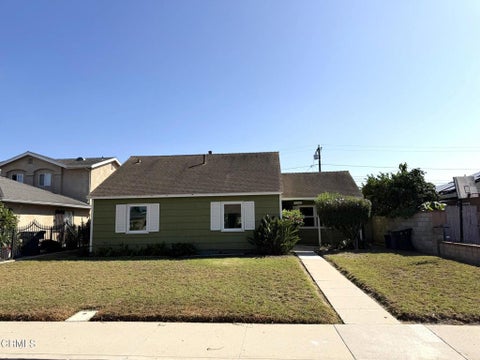 Photo of 1266 Hill Street, Oxnard, CA 93033 (MLS # V1-39359)