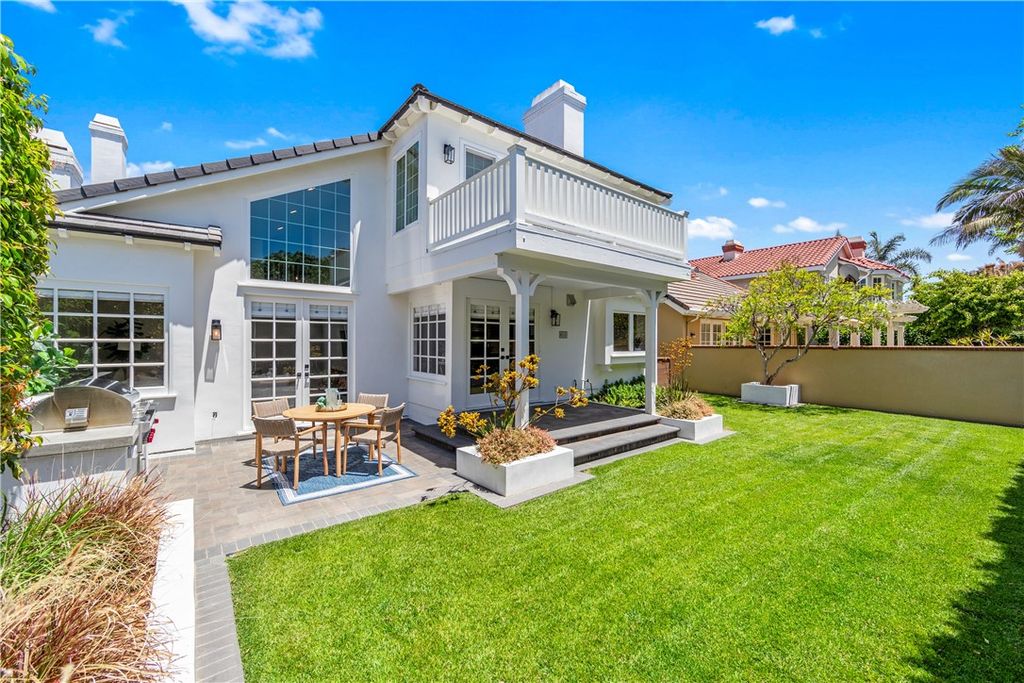 Photo of 19365 Woodlands Drive, Huntington Beach, CA 92648 (MLS # OC25239384)
