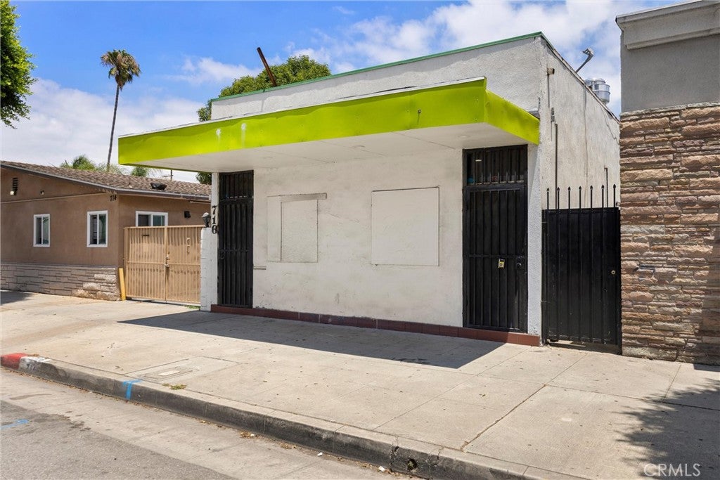716 S Long Beach Blvd