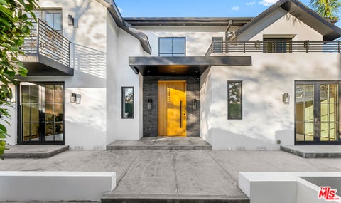 Photo of 6115 W 6th Street, Los Angeles, CA 90048 (MLS # 26919089)