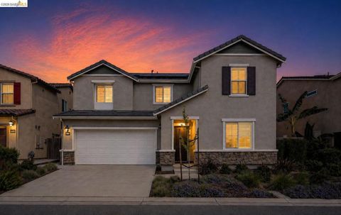 Photo of 5591 Saddle Rock Ln Ln, Antioch, CA 94531 (MLS # 41132961)