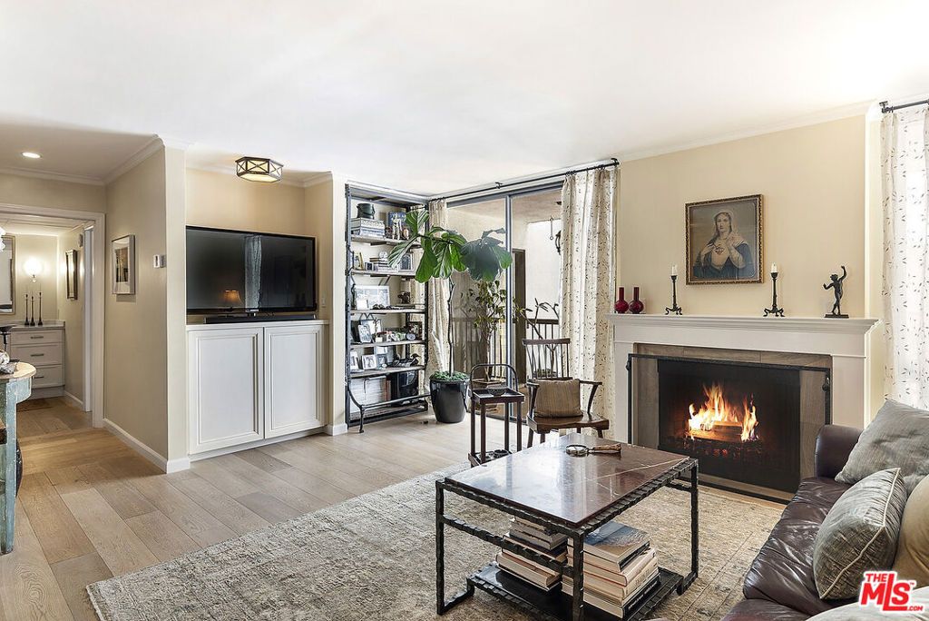 Photo of 906 N Doheny Drive #510, West Hollywood, CA 90069 (MLS # 26711235)