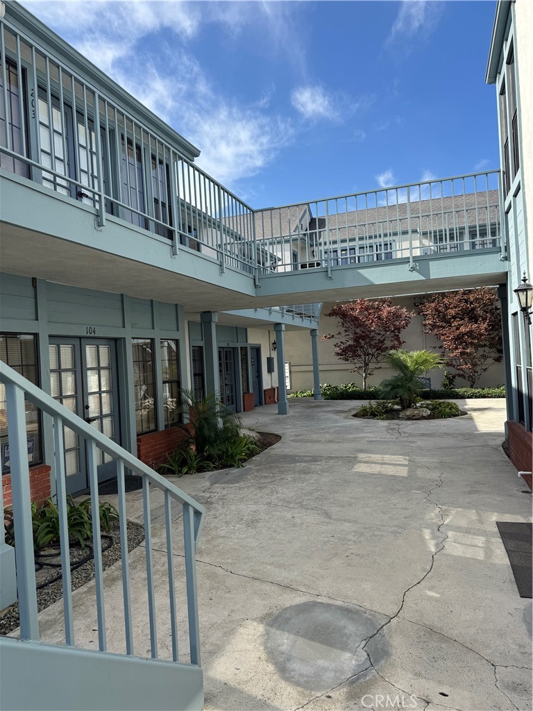 34179 Golden Lantern 203