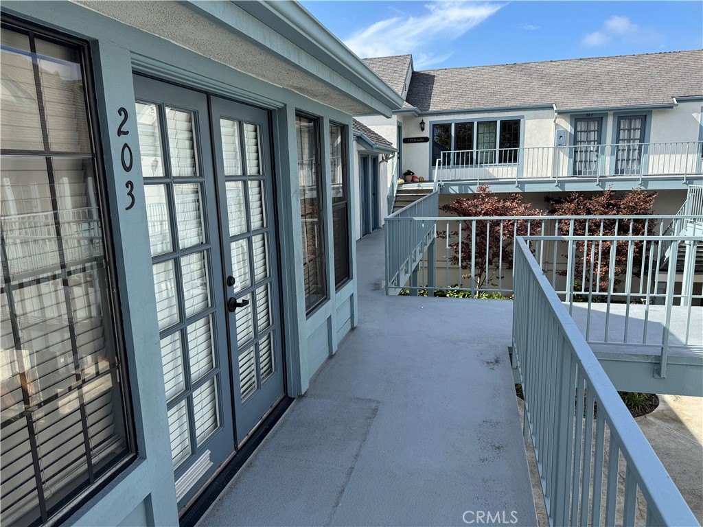 34179 Golden Lantern 203