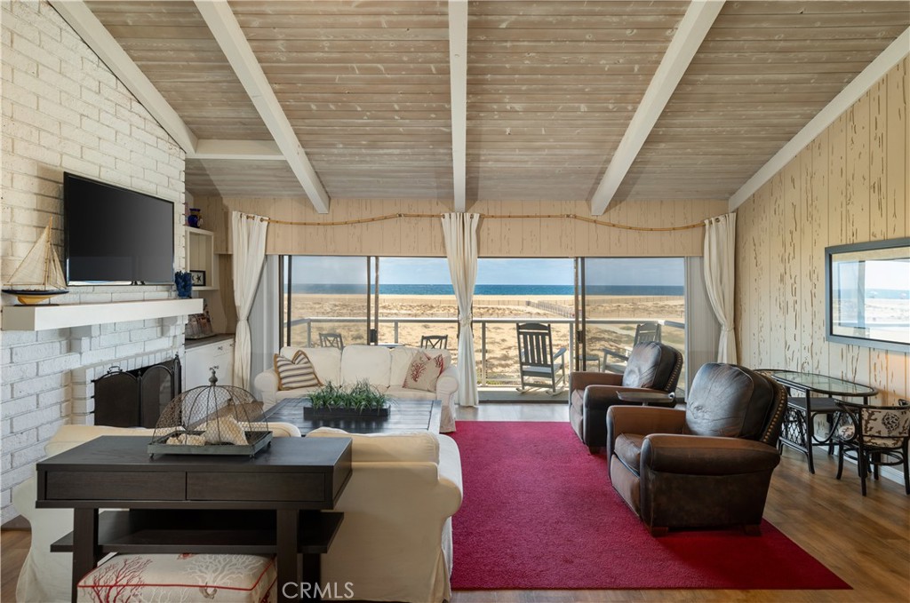 1303 E Balboa Boulevard