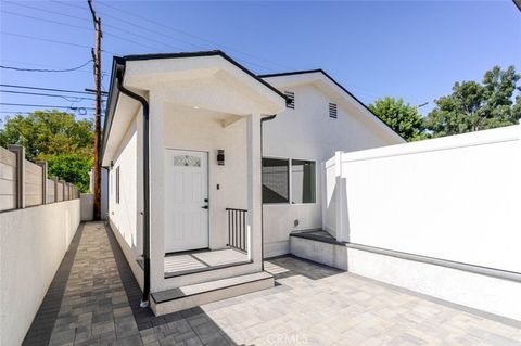 Photo of 1429 Cleveland Rd #A, Glendale, CA 91202 (MLS # GD25241478) Photo of 1429 Cleveland Rd #A, Glendale, CA 91202 (MLS # GD25241478)