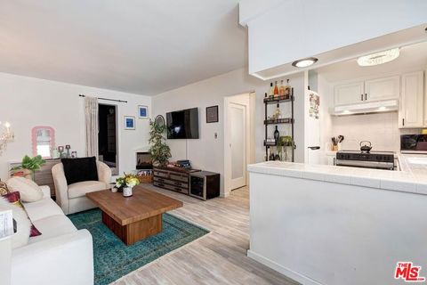 8155 Manitoba Street 12 Playa Del Rey CA 90293