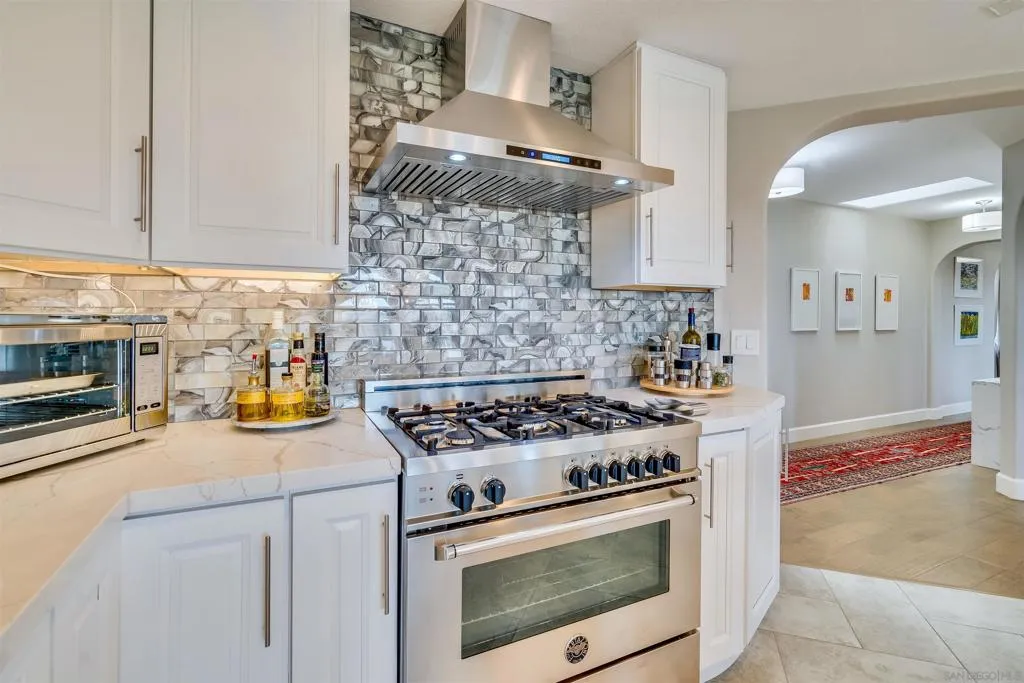 Rancho Santa Fe, California 92067, United States, 4 Bedrooms Bedrooms, ,4 BathroomsBathrooms,Residential,Active,2047