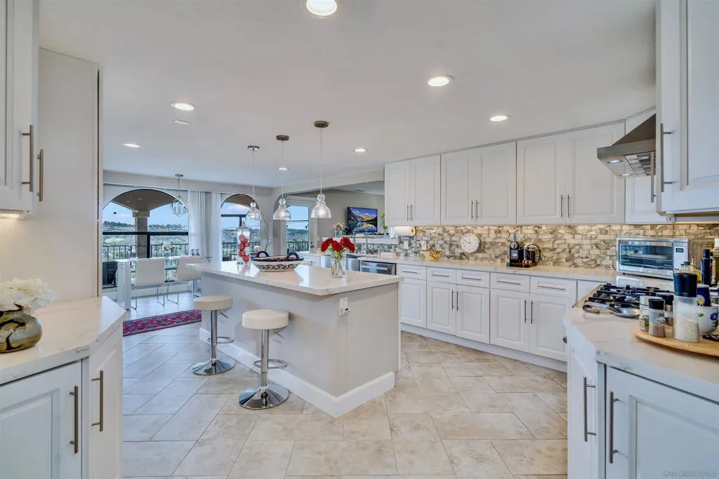 Rancho Santa Fe, California 92067, United States, 4 Bedrooms Bedrooms, ,4 BathroomsBathrooms,Residential,Active,2047