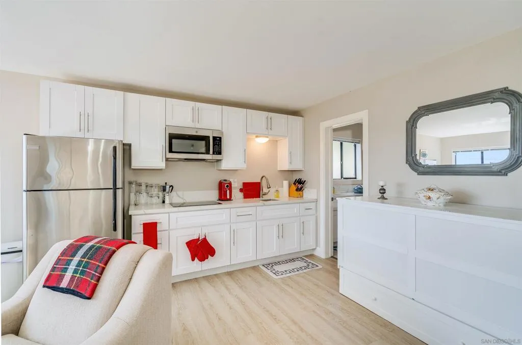 Rancho Santa Fe, California 92067, United States, 4 Bedrooms Bedrooms, ,4 BathroomsBathrooms,Residential,Active,2047