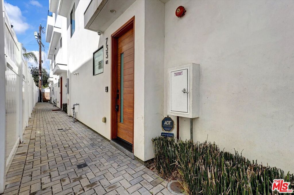 Photo of 1/2 N Gramercy Place, Los Angeles, CA 90038 (MLS # 26672981)