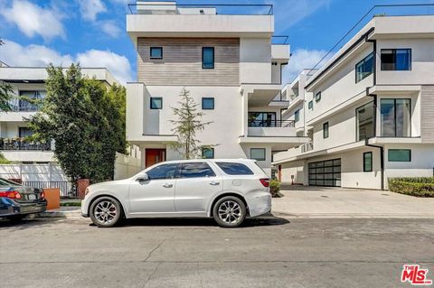 Photo of 733 N Gramercy Place, Los Angeles, CA 90038 (MLS # 26672981)